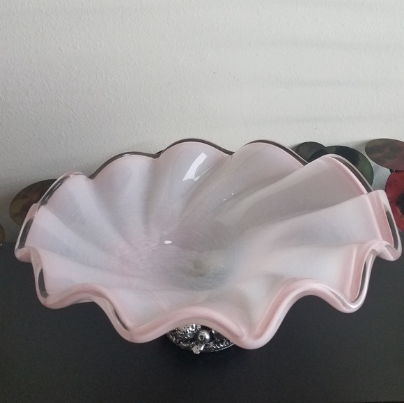 Murano Glass Pink Centerpiece on a Silver Pedestal - Picture 3 of 3